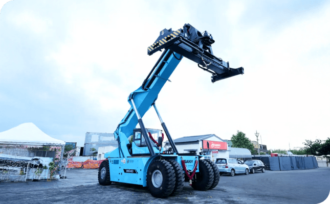EV reach stacker for sustainable logistics